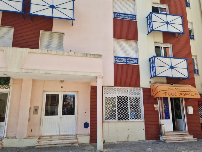 Apartamento T2 para Venda em Agualva e Mira-Sintra Foto 2