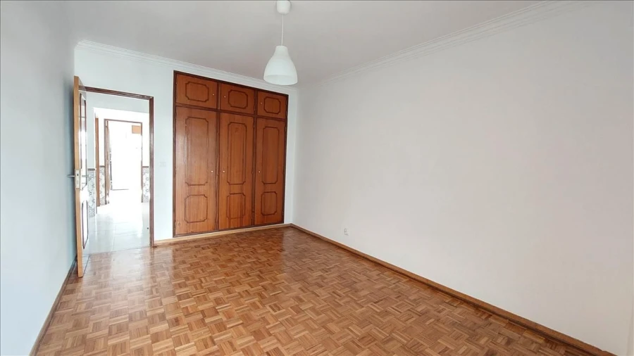 Apartamento T2 para Venda em Agualva e Mira-Sintra Foto 10