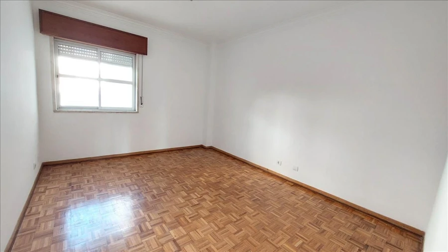 Apartamento T2 para Venda em Agualva e Mira-Sintra Foto 11