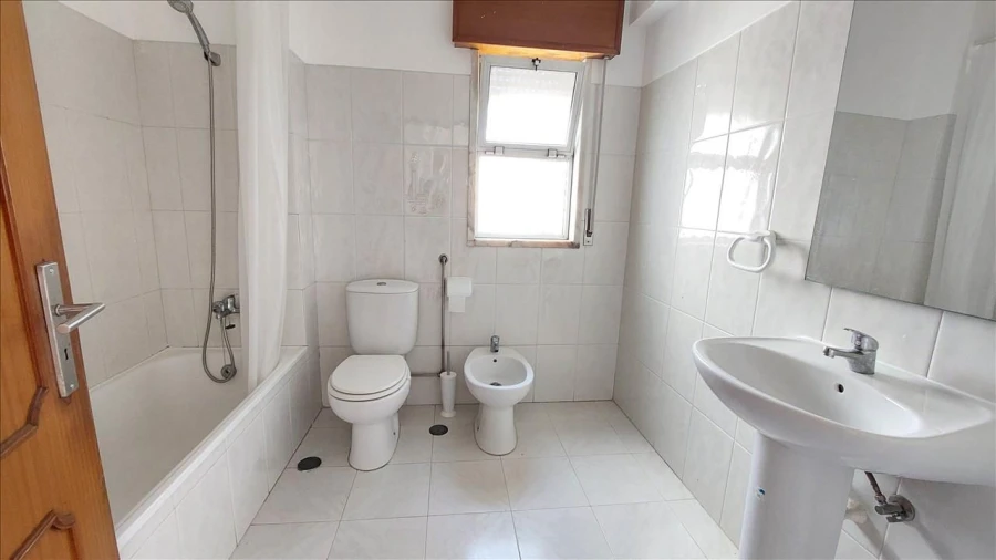 Apartamento T2 para Venda em Agualva e Mira-Sintra Foto 15