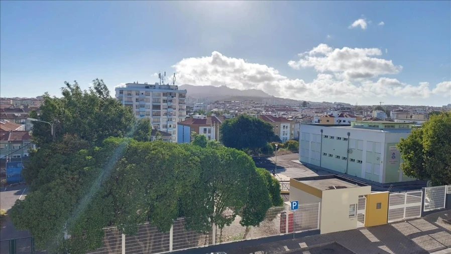 Apartamento T2 para Venda em Agualva e Mira-Sintra Foto 16