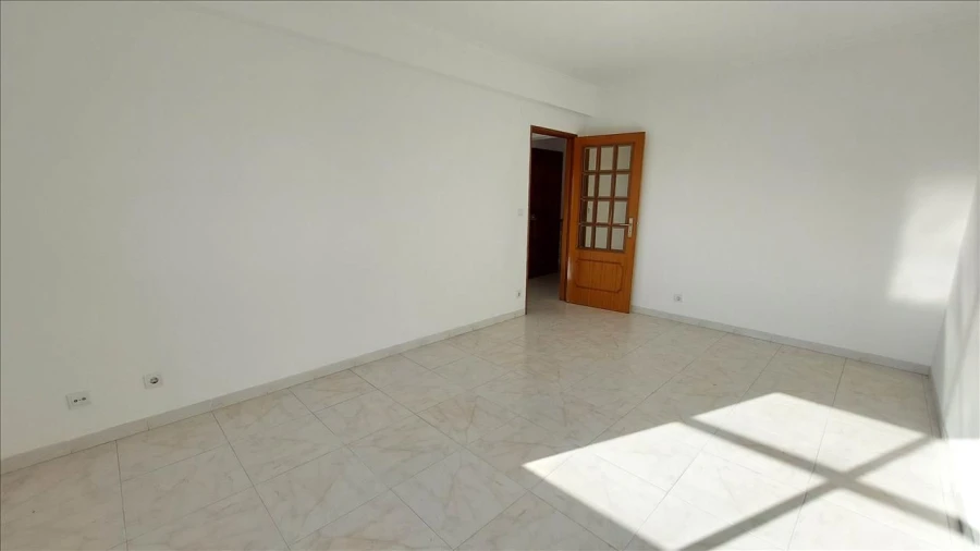 Apartamento T2 para Venda em Agualva e Mira-Sintra Foto 3