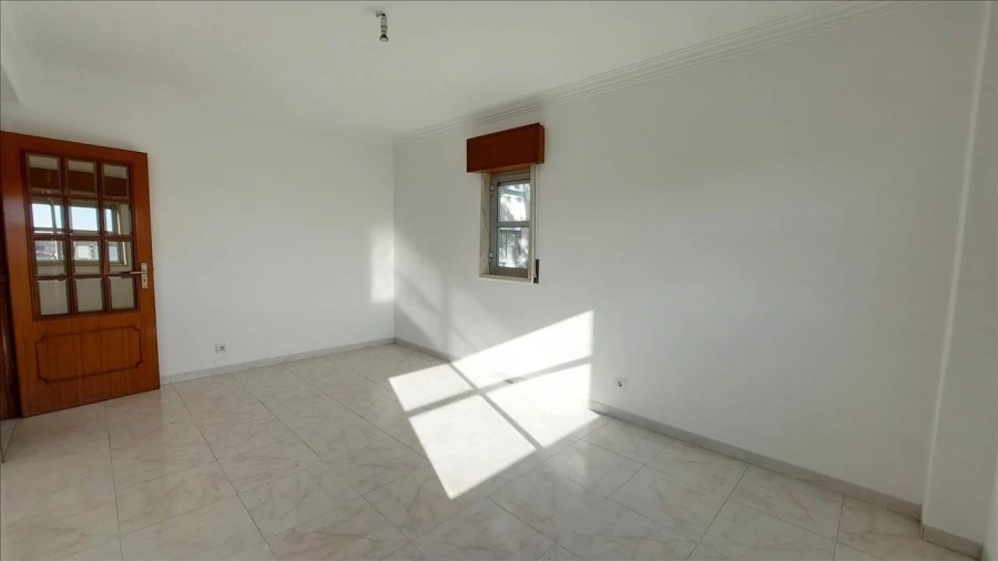 Apartamento T2 para Venda em Agualva e Mira-Sintra Foto 5