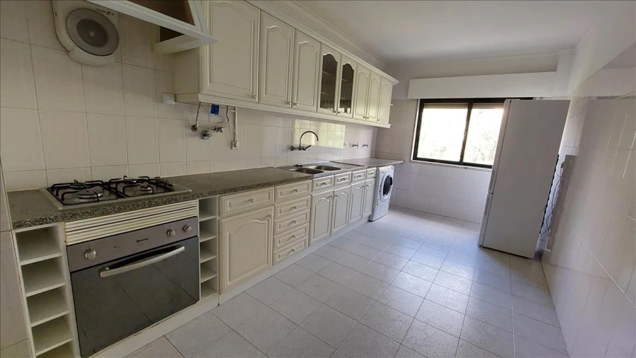 Apartamento T2 para Venda em Agualva e Mira-Sintra Foto 10
