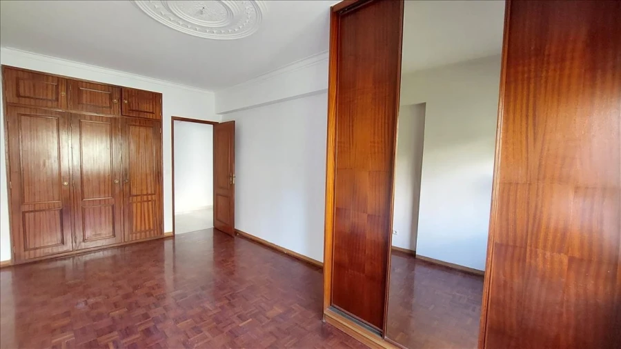 Apartamento T2 para Venda em Agualva e Mira-Sintra Foto 12