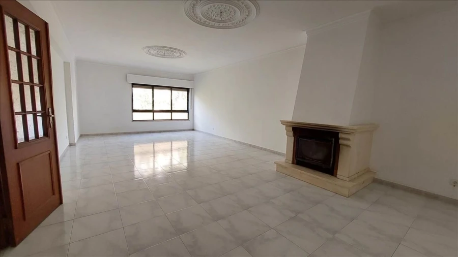 Apartamento T2 para Venda em Agualva e Mira-Sintra Foto 2