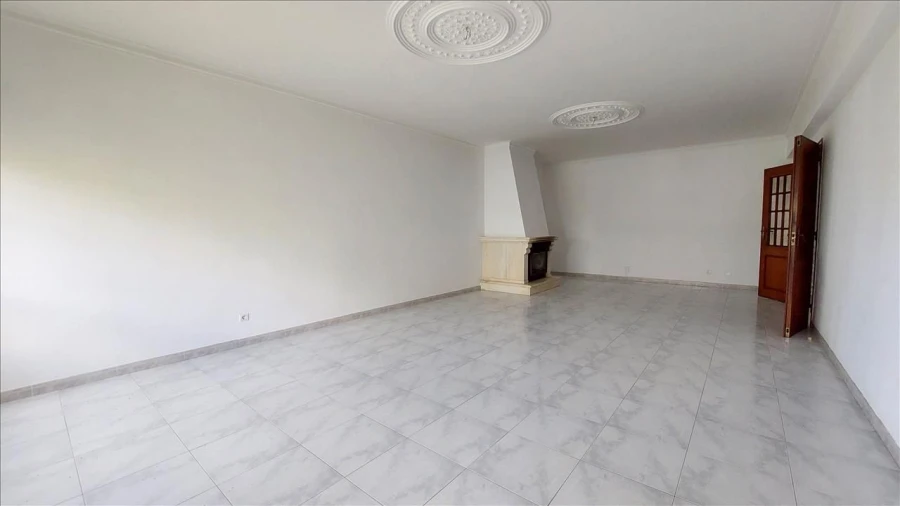 Apartamento T2 para Venda em Agualva e Mira-Sintra Foto 5