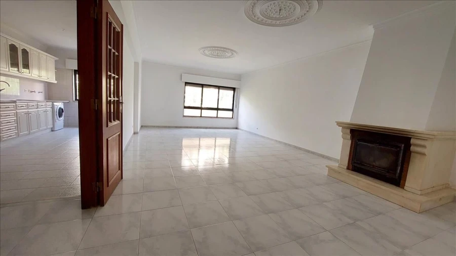 Apartamento T2 para Venda em Agualva e Mira-Sintra Foto 6