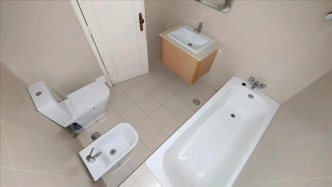 Apartamento T2 para Venda em Agualva e Mira-Sintra Foto 11