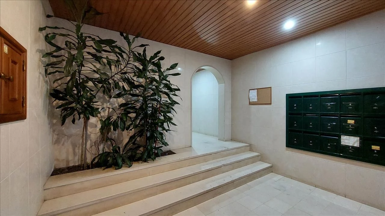 Apartamento T2 para Venda em Agualva e Mira-Sintra Foto 2