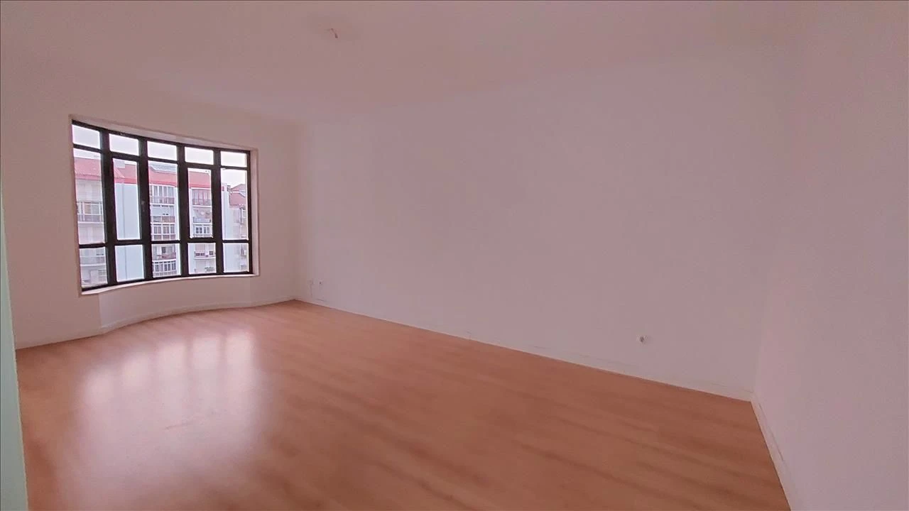 Apartamento T2 para Venda em Agualva e Mira-Sintra Foto 3