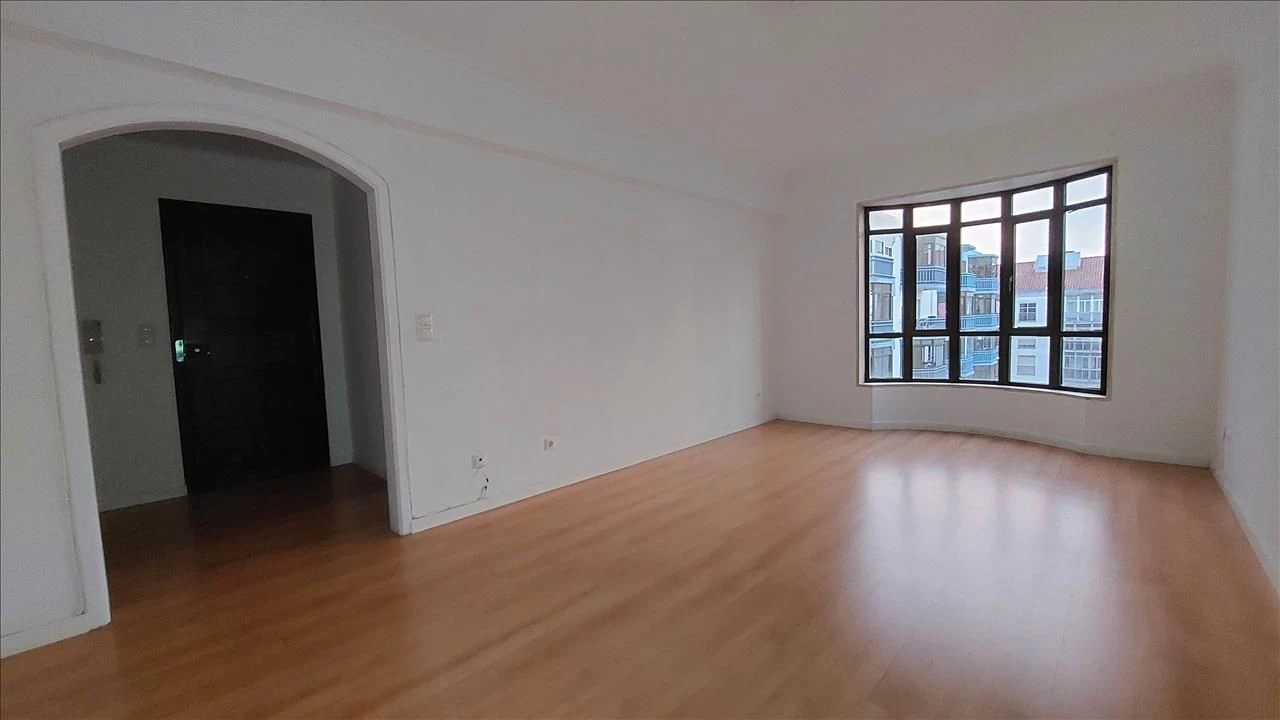 Apartamento T2 para Venda em Agualva e Mira-Sintra Foto 4