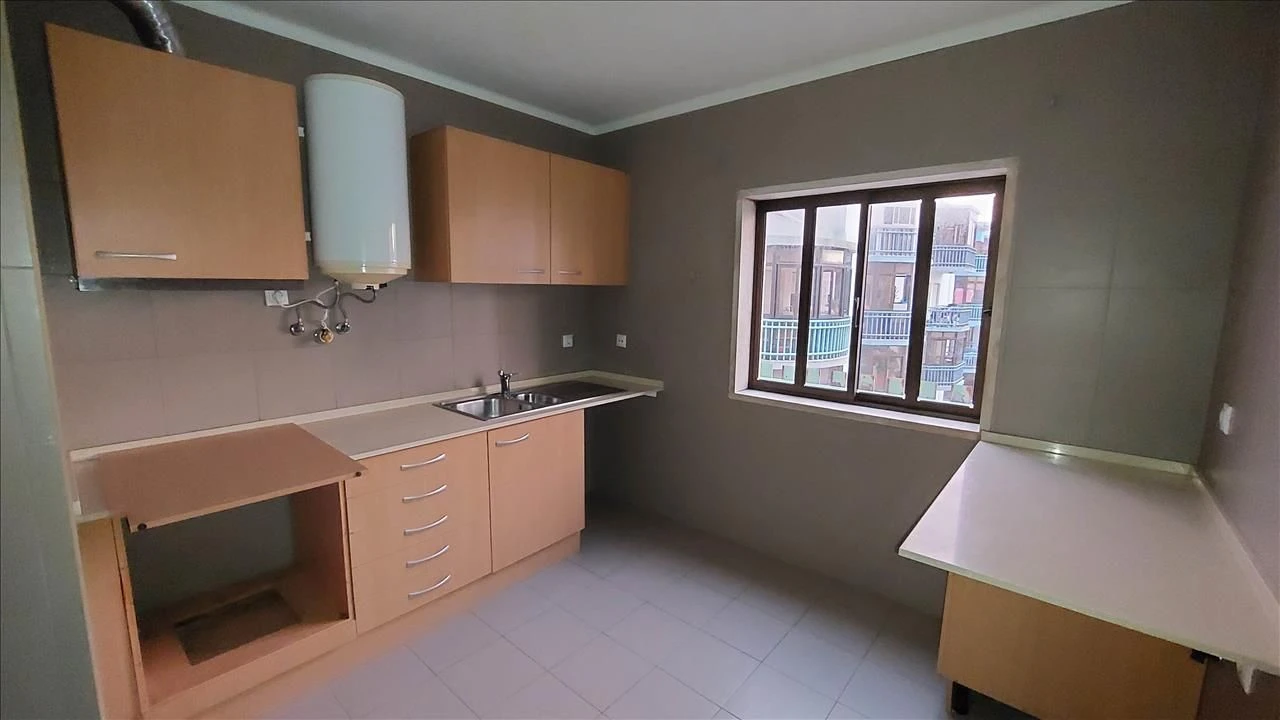 Apartamento T2 para Venda em Agualva e Mira-Sintra Foto 5