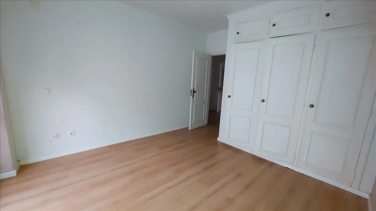 Apartamento T2 para Venda em Agualva e Mira-Sintra Foto 6