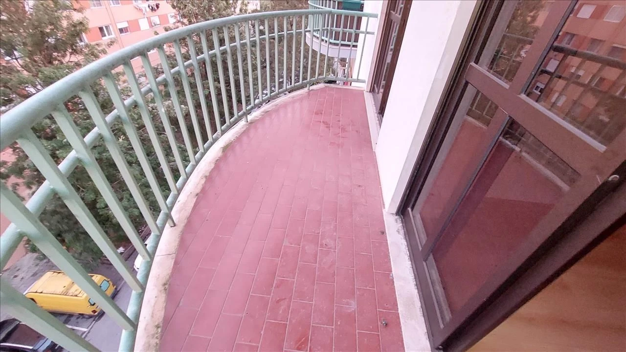 Apartamento T2 para Venda em Agualva e Mira-Sintra Foto 9