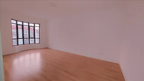 Apartamento T2 para Venda em Agualva e Mira-Sintra