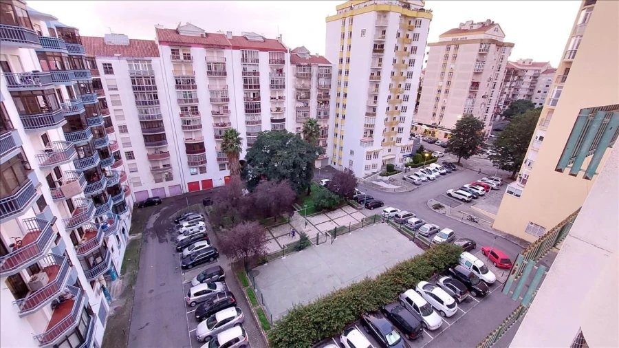 Apartamento T2 para Venda em Agualva e Mira-Sintra Foto 13