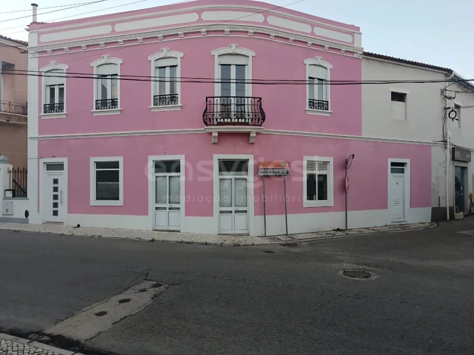 Prédio para Venda em Valado dos Frades Foto 1