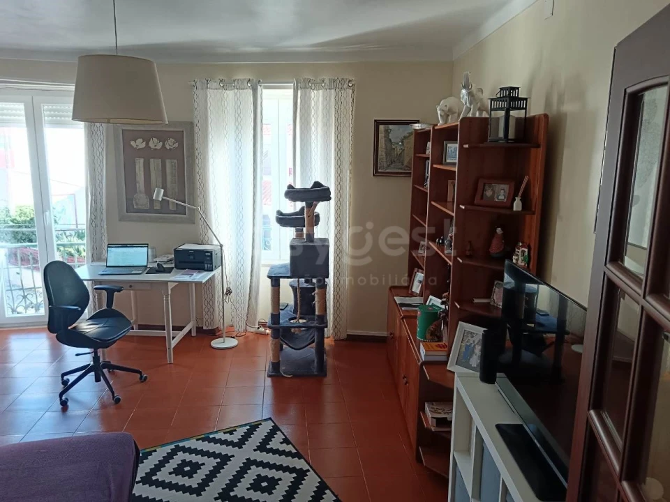 Prédio para Venda em Valado dos Frades Foto 2