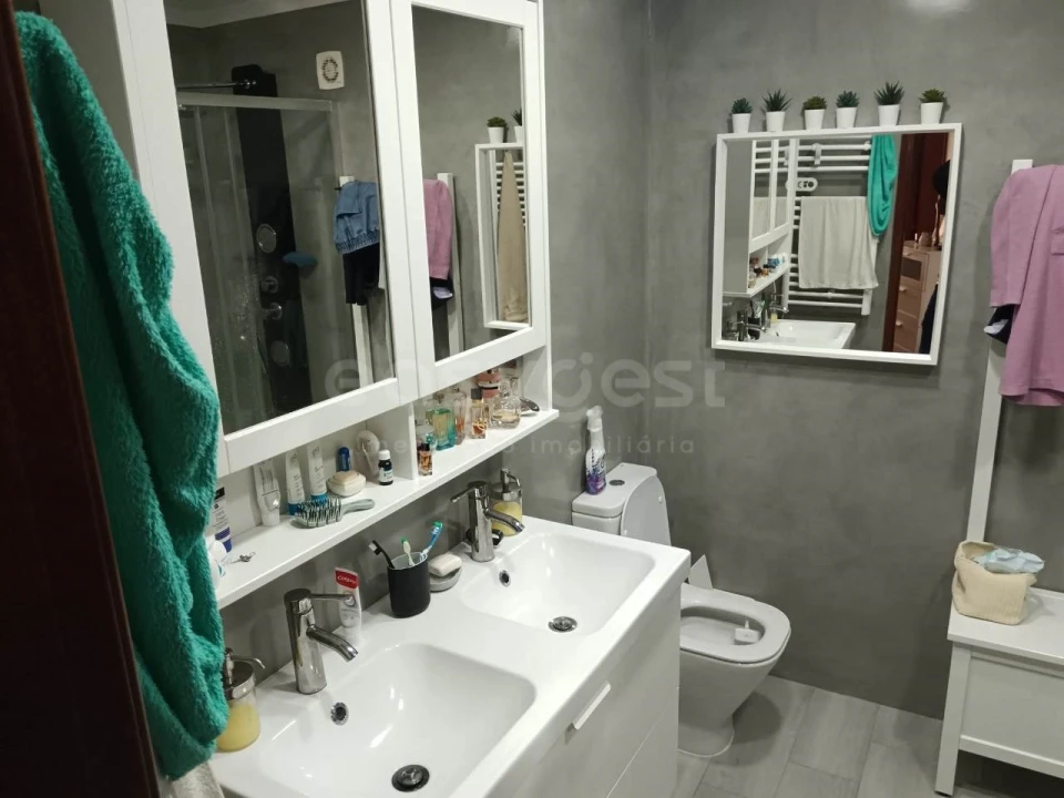 Prédio para Venda em Valado dos Frades Foto 18