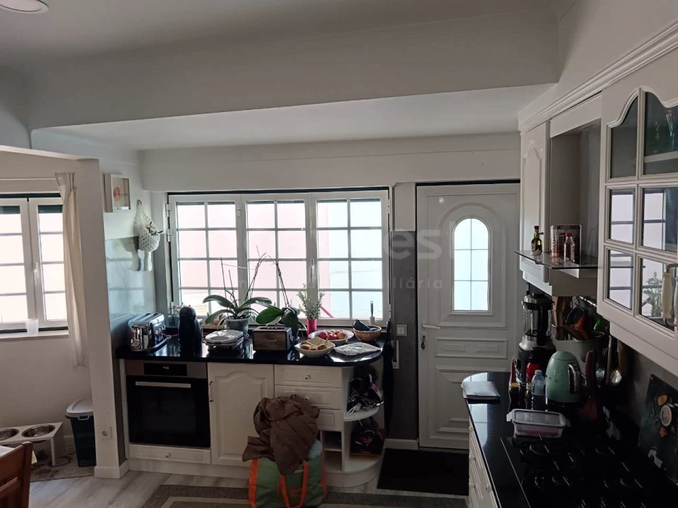 Prédio para Venda em Valado dos Frades Foto 22