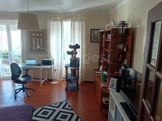 Prédio para Venda em Valado dos Frades Foto 2