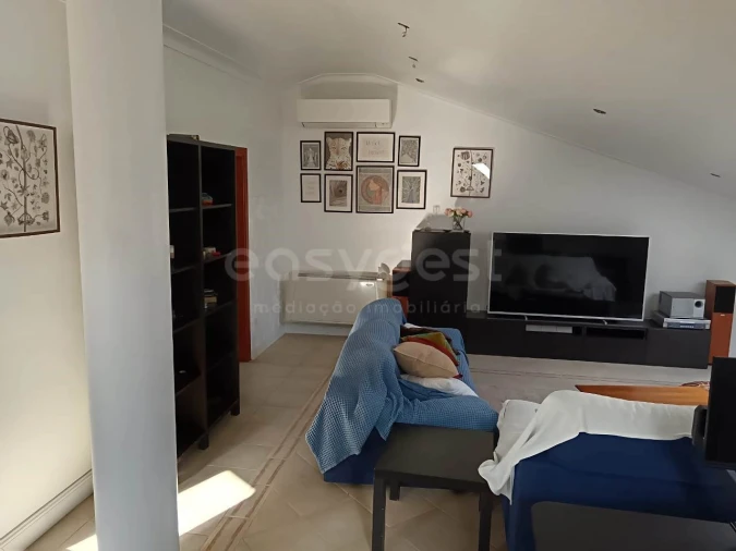 Prédio para Venda em Valado dos Frades Foto 5