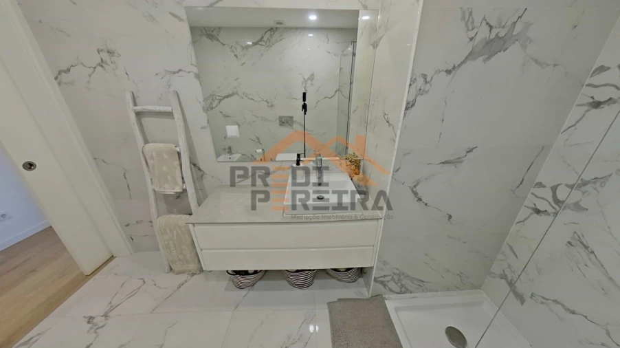 Apartamento T3 para Venda em Venteira Foto 24