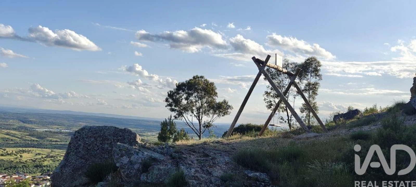 Prédio para Arrendamento em Penha Garcia Foto 11