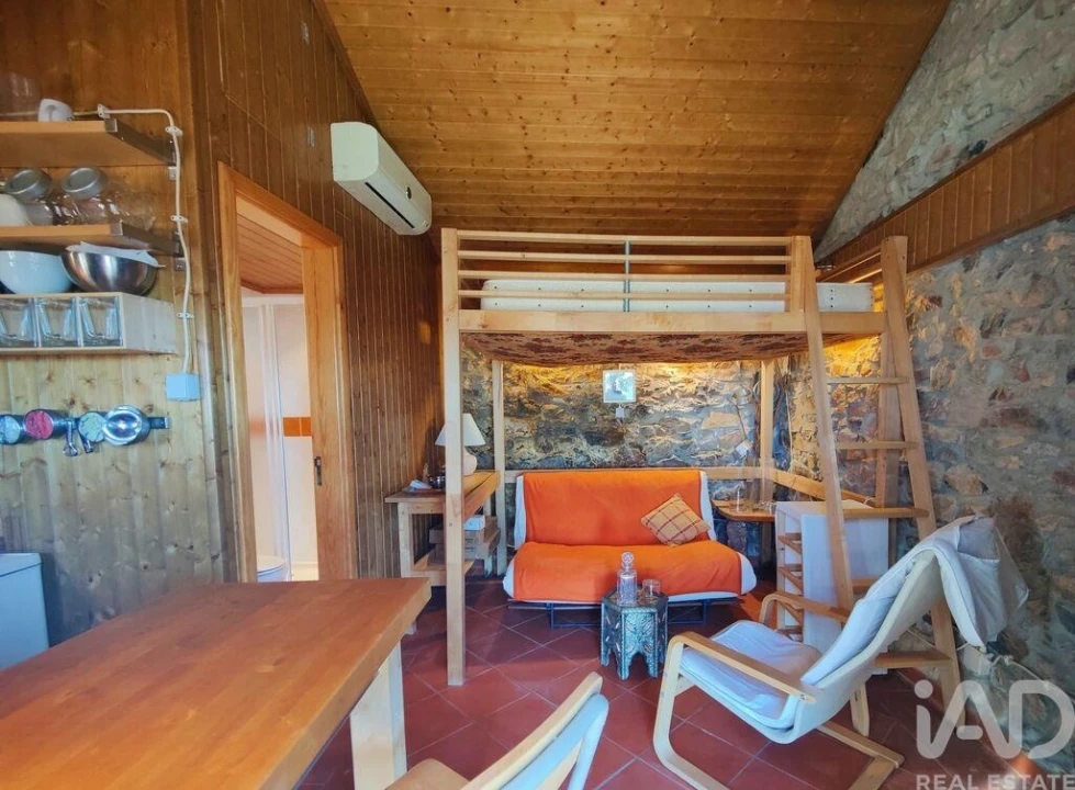 Prédio para Arrendamento em Penha Garcia Foto 6