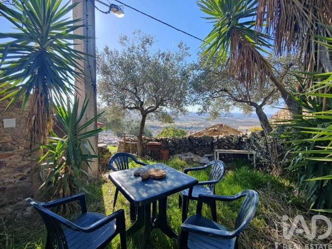 Prédio para Arrendamento em Penha Garcia Foto 4