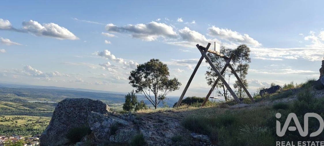 Prédio para Arrendamento em Penha Garcia Foto 11