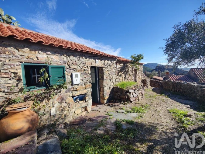 Prédio para Arrendamento em Penha Garcia Foto 2