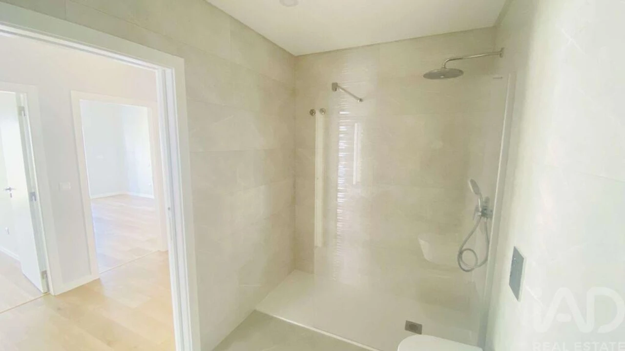 Moradia T4 para Venda em Santo Isidoro Foto 13