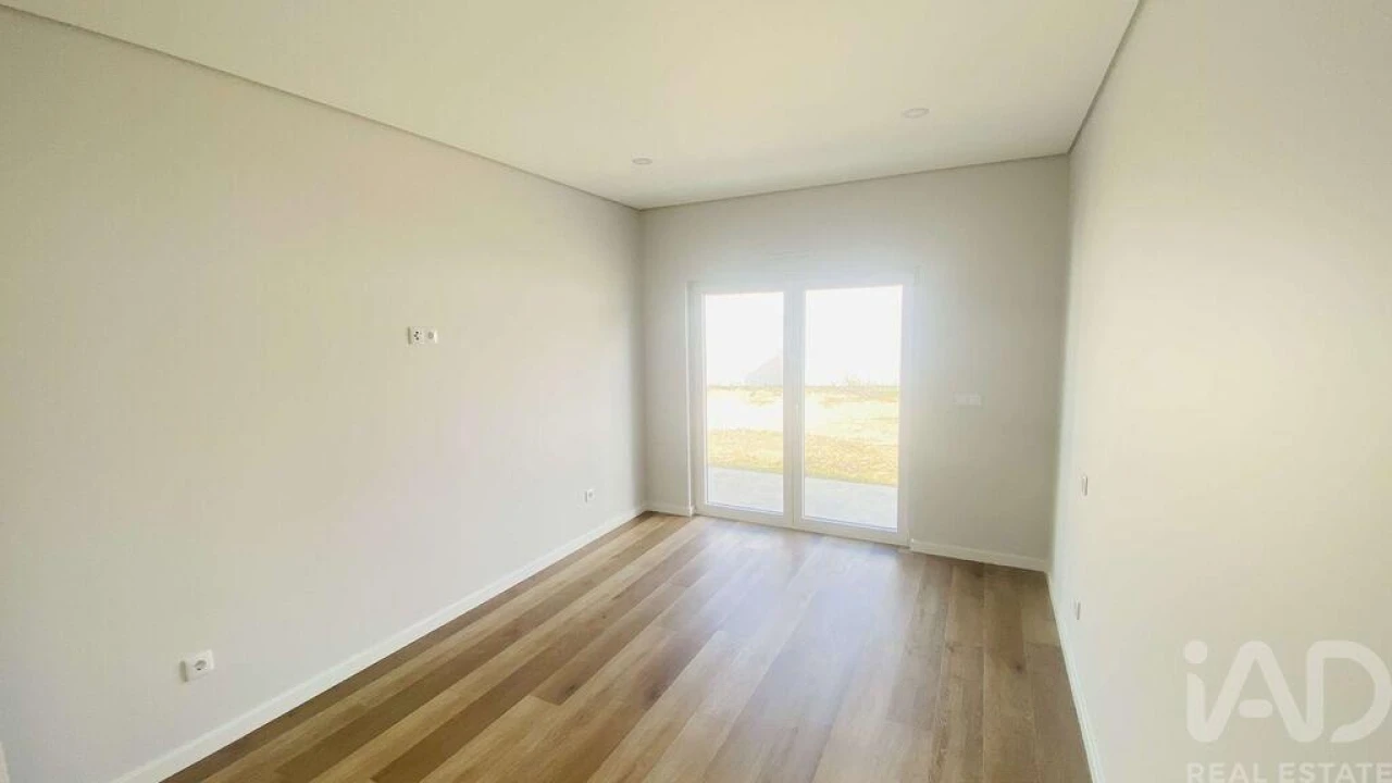 Moradia T4 para Venda em Santo Isidoro Foto 19