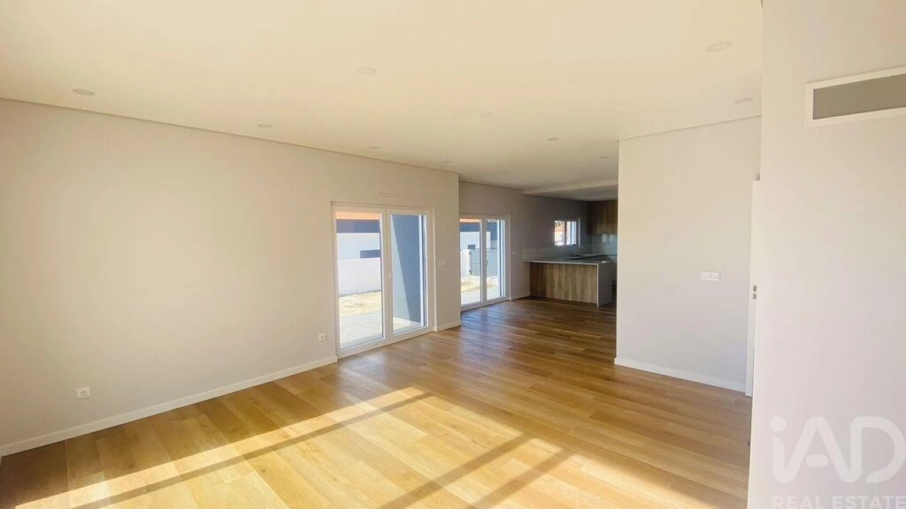 Moradia T4 para Venda em Santo Isidoro Foto 9