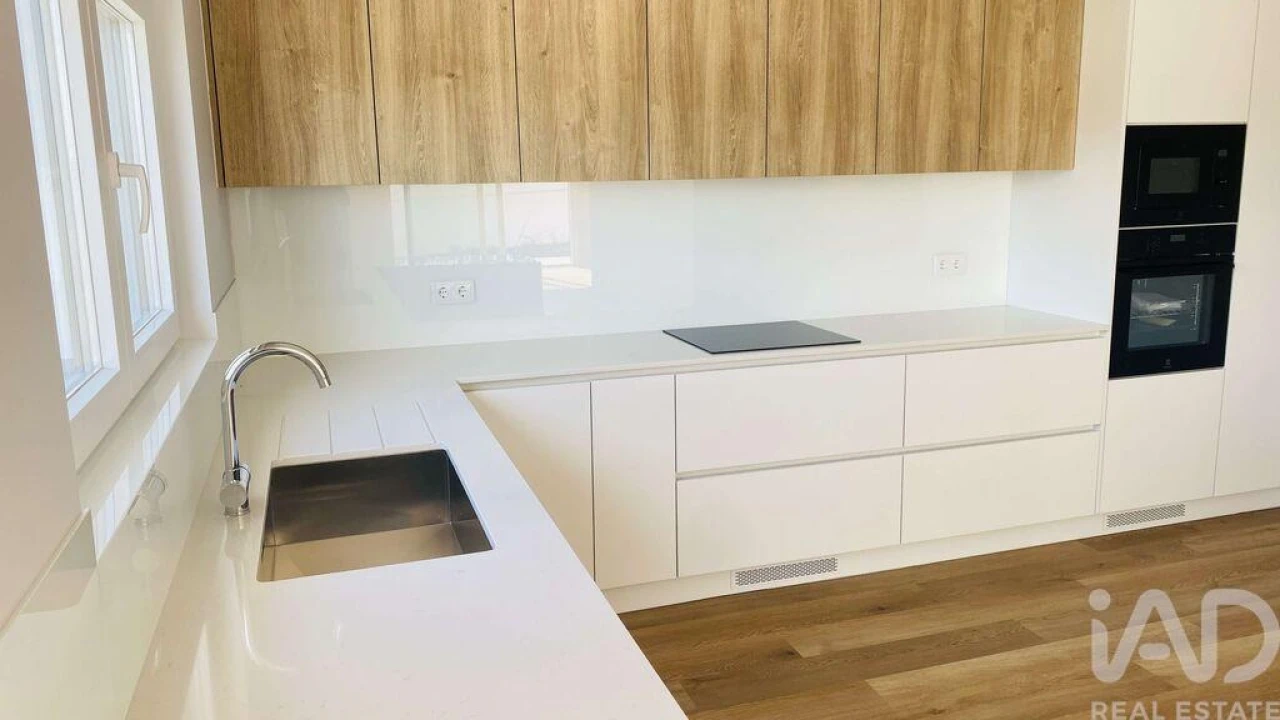 Moradia T4 para Venda em Santo Isidoro Foto 7