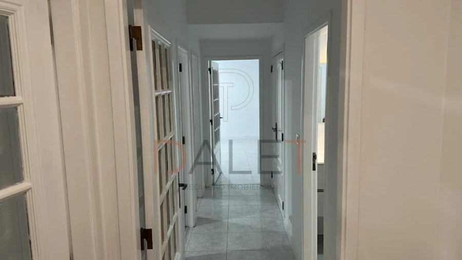 Apartamento T5 para Venda em Moita Foto 12