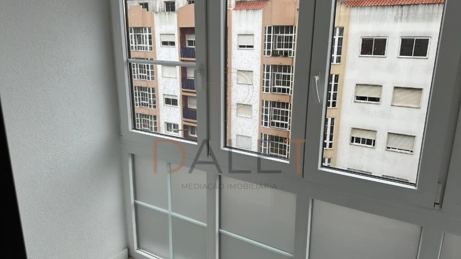 Apartamento T5 para Venda em Moita Foto 5
