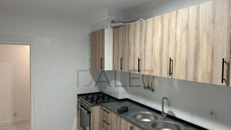Apartamento T5 para Venda em Moita Foto 2
