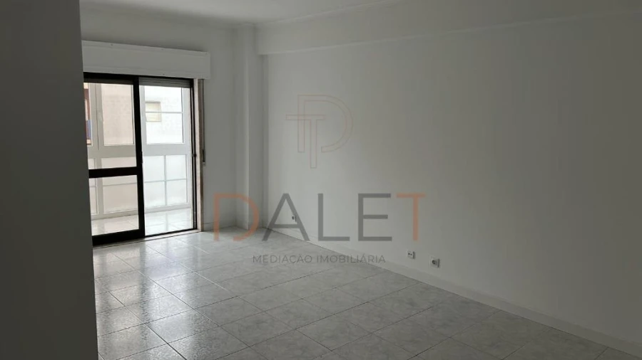 Apartamento T3 para Venda em Baixa da Banheira e Vale da Amoreira Foto 4