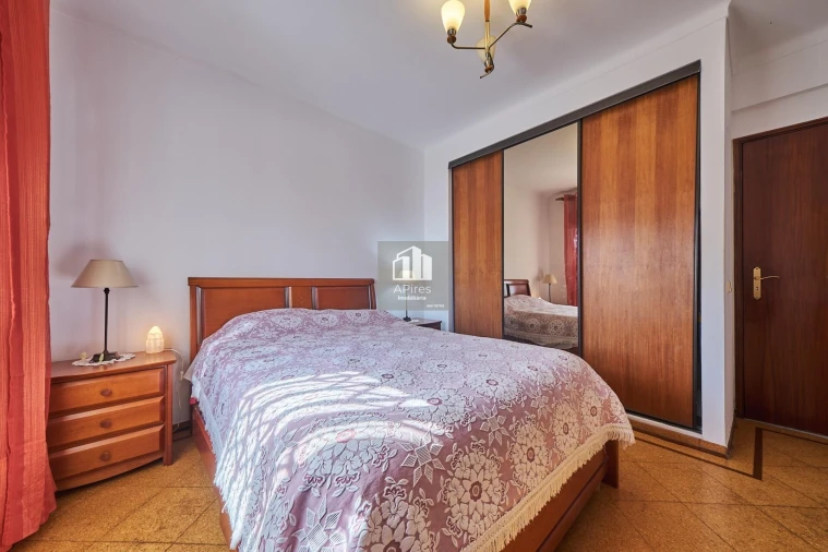 Apartamento T4 para Venda em Costa da Caparica Foto 8