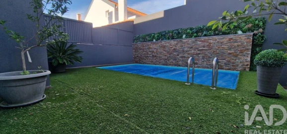 Moradia T4 para Venda em Charneca de Caparica e Sobreda