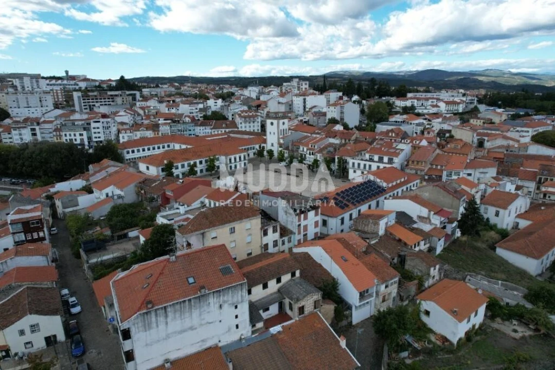 Prédio para Venda em Sé, Santa Maria e Meixedo Foto 11