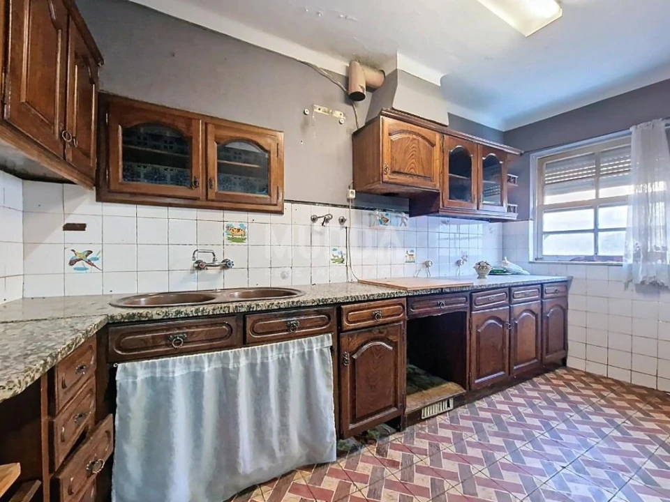 Prédio para Venda em Sé, Santa Maria e Meixedo Foto 3