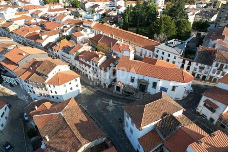 Prédio para Venda em Sé, Santa Maria e Meixedo Foto 12