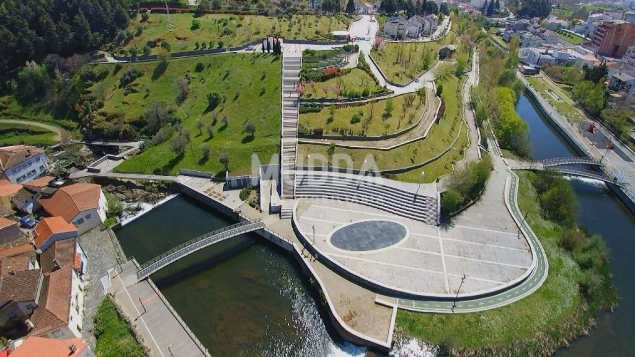 Prédio para Venda em Sé, Santa Maria e Meixedo Foto 10