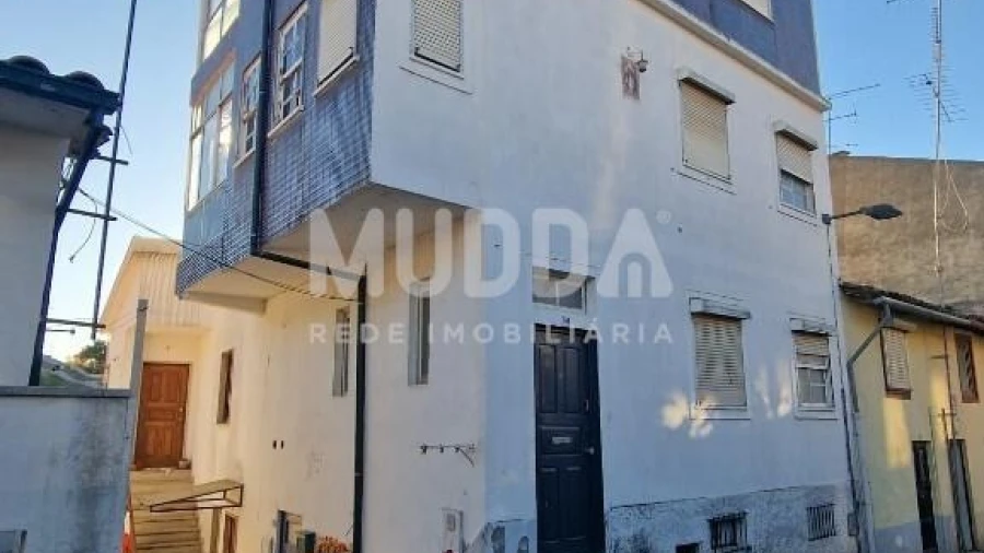 Prédio para Venda em Sé, Santa Maria e Meixedo