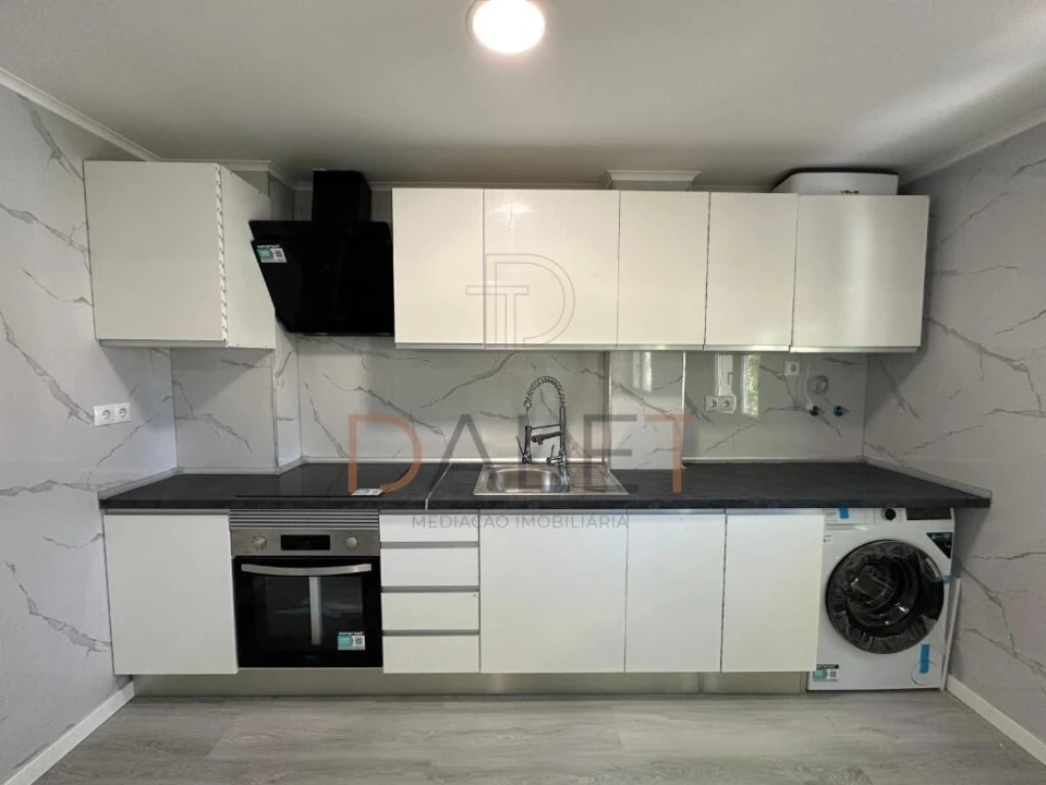 Apartamento T3 para Venda em Almada, Cova da Piedade, Pragal e Cacilhas Foto 3