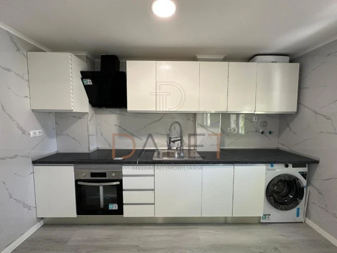 Apartamento T3 para Venda em Almada, Cova da Piedade, Pragal e Cacilhas Foto 3